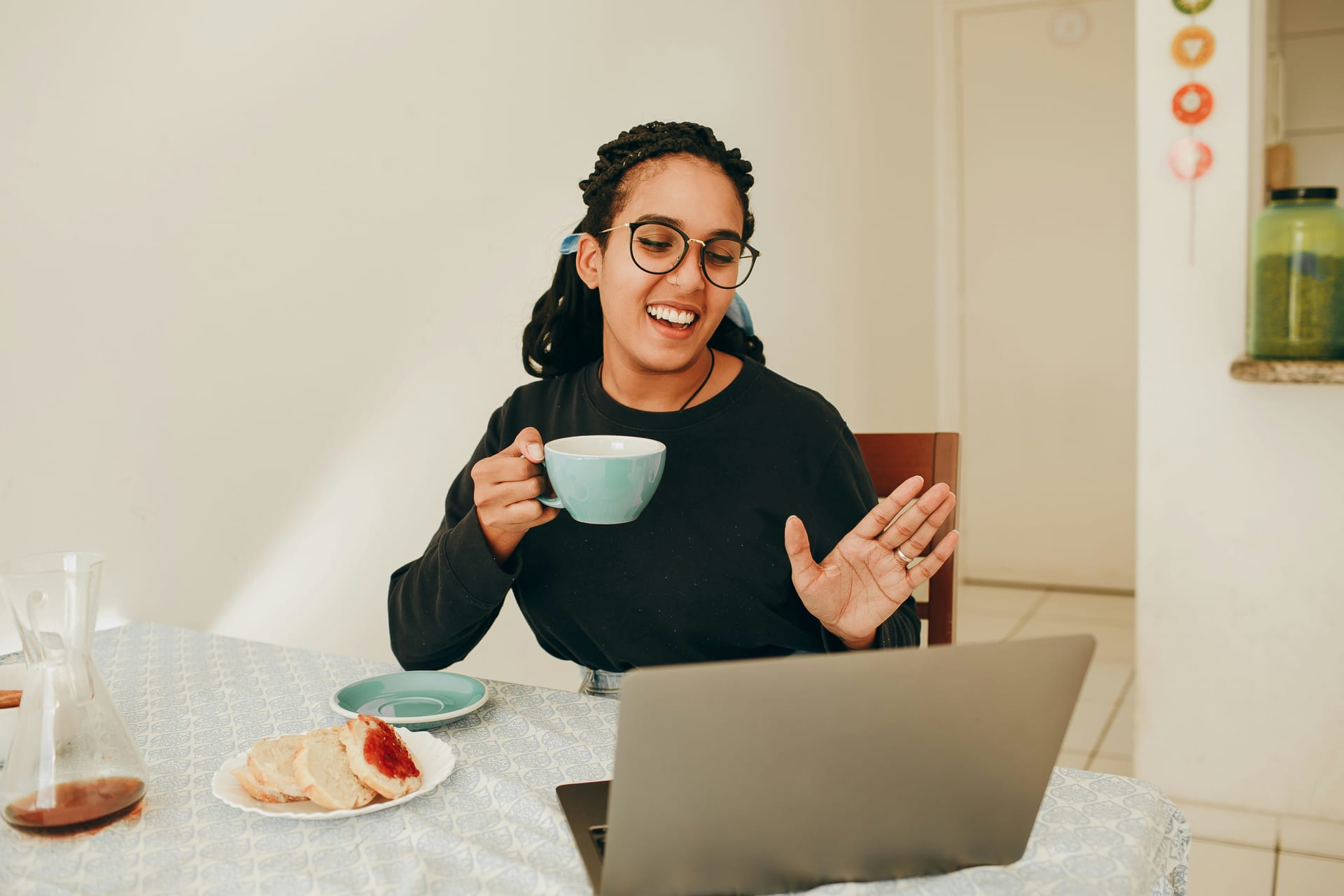 Video Testimonials: What They Are, How to Make Them, and Examples